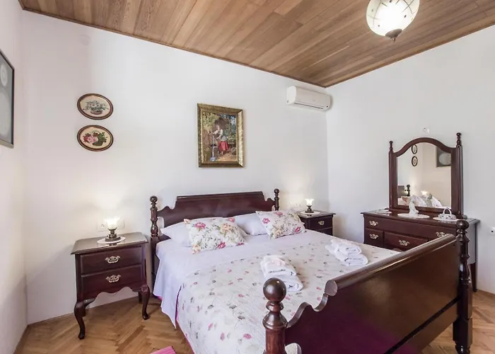 Holiday home House With A Parking Space Selca, Brac - 11465 *